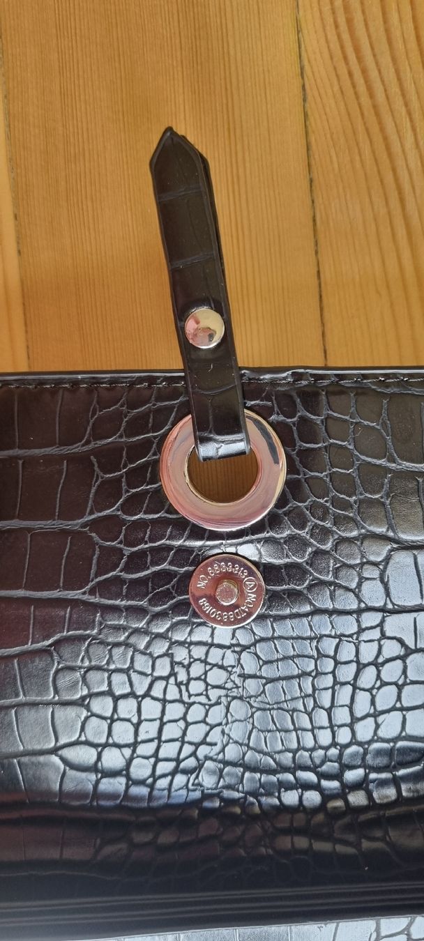 Zara Borse da donna: ZARA Kunstlederumhängetasche schwarz – Usato da Champlan venduto da acr_kkd5 2