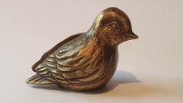 Sitzender Vogel vollplastisch aus Bronzeguss