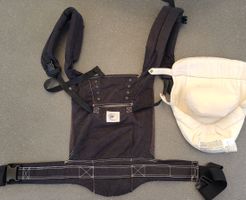 Porte-bébé Ergobaby noir avec insert nouveau-né