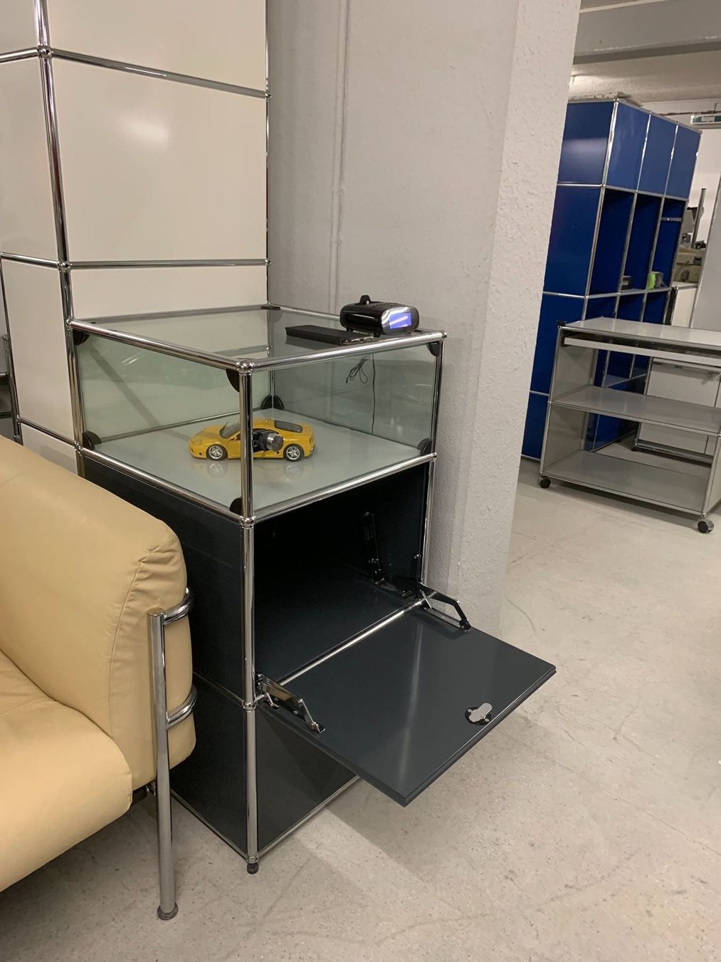 Vitrinen: USM Vitrine Lieferung Gratis – Gebraucht aus Thun von Thuno6 2
