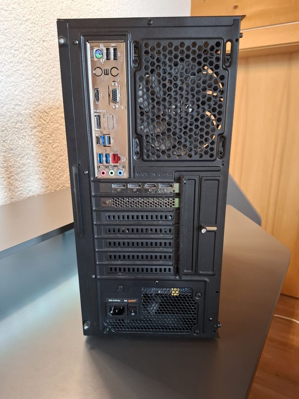 PC: Gaming PC inklusive Gaming Schreibtisch – Usato da Ulrichen venduto da keks08 1