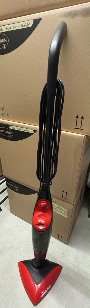 Vileda Dampfreiniger: Dampfreiniger Vileda rot/schwarz, gute Zustand – Gebraucht aus Neftenbach von ayl_wj9t