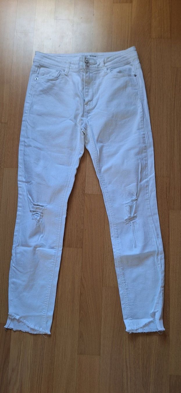 Stradivarius Jeans: Stradivarius, jeans blanc – Nuovo (secondo la descrizione) da Lussery-Villars venduto da pousinete02
