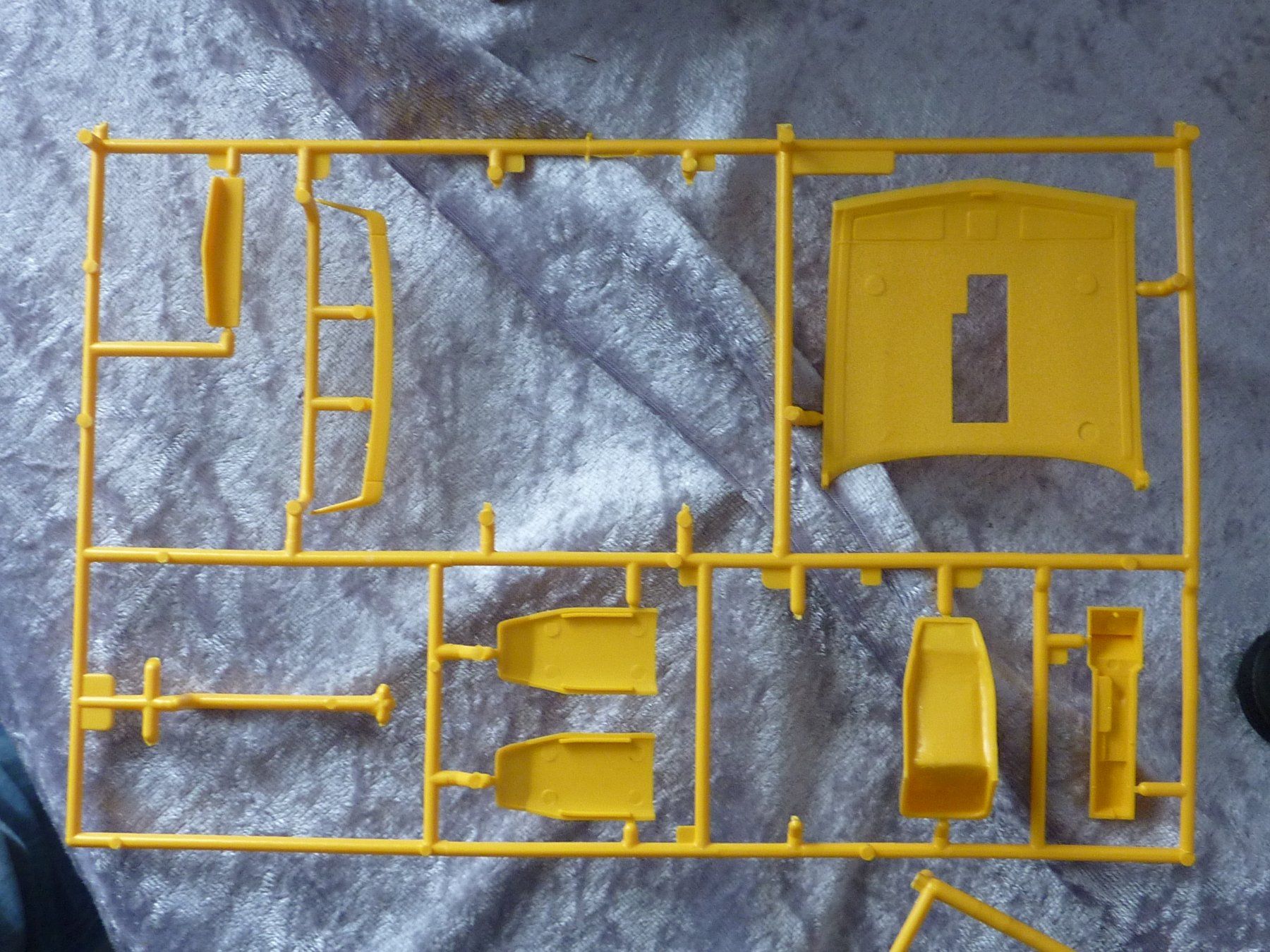 Revell Modellini d'auto: Chevrolet Camaro Ultra Z  1.24 – Usato da Dürrenäsch venduto da modellautos4you 5