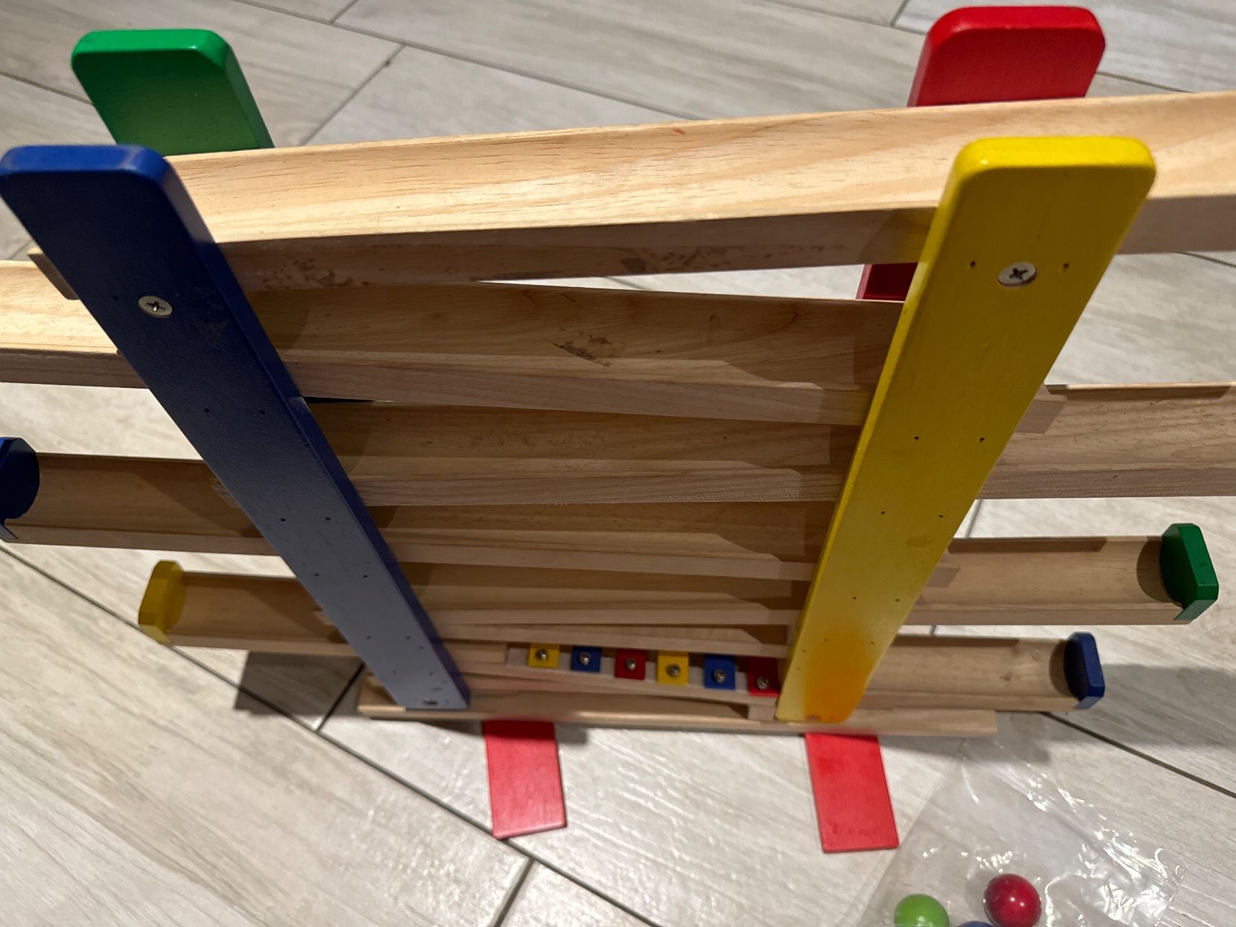 Spielzeuge: Holz Kugelbahn mit Xylophon – Gebraucht aus Gelterkinden von Familienferien 5