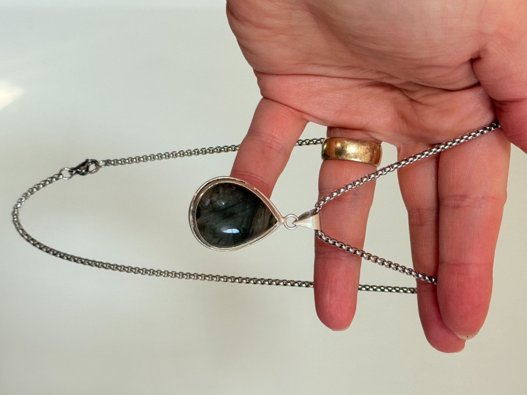 Catenine: Collier Labradorite - Élégance discrète ✨ – Nuovo e nell'imballaggio originale da Genève venduto da AGBERG 8