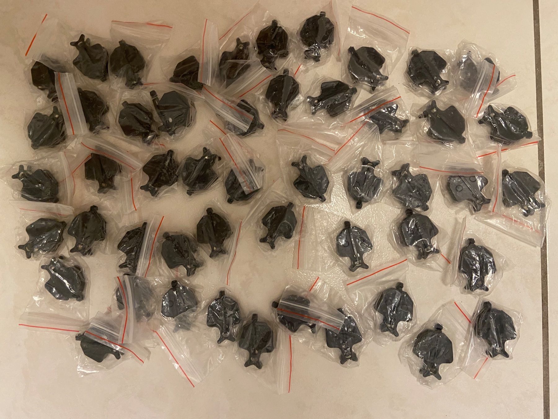 Pezzi di ricambio: 50 Kunstharz Bremsbeläge Formula Oro – Nuovo e nell'imballaggio originale da Ehrendingen venduto da Kollyfamily