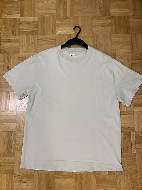 T-shirt: T-Shirt in Beige – Usato da Schaffhausen venduto da jan_pzd5