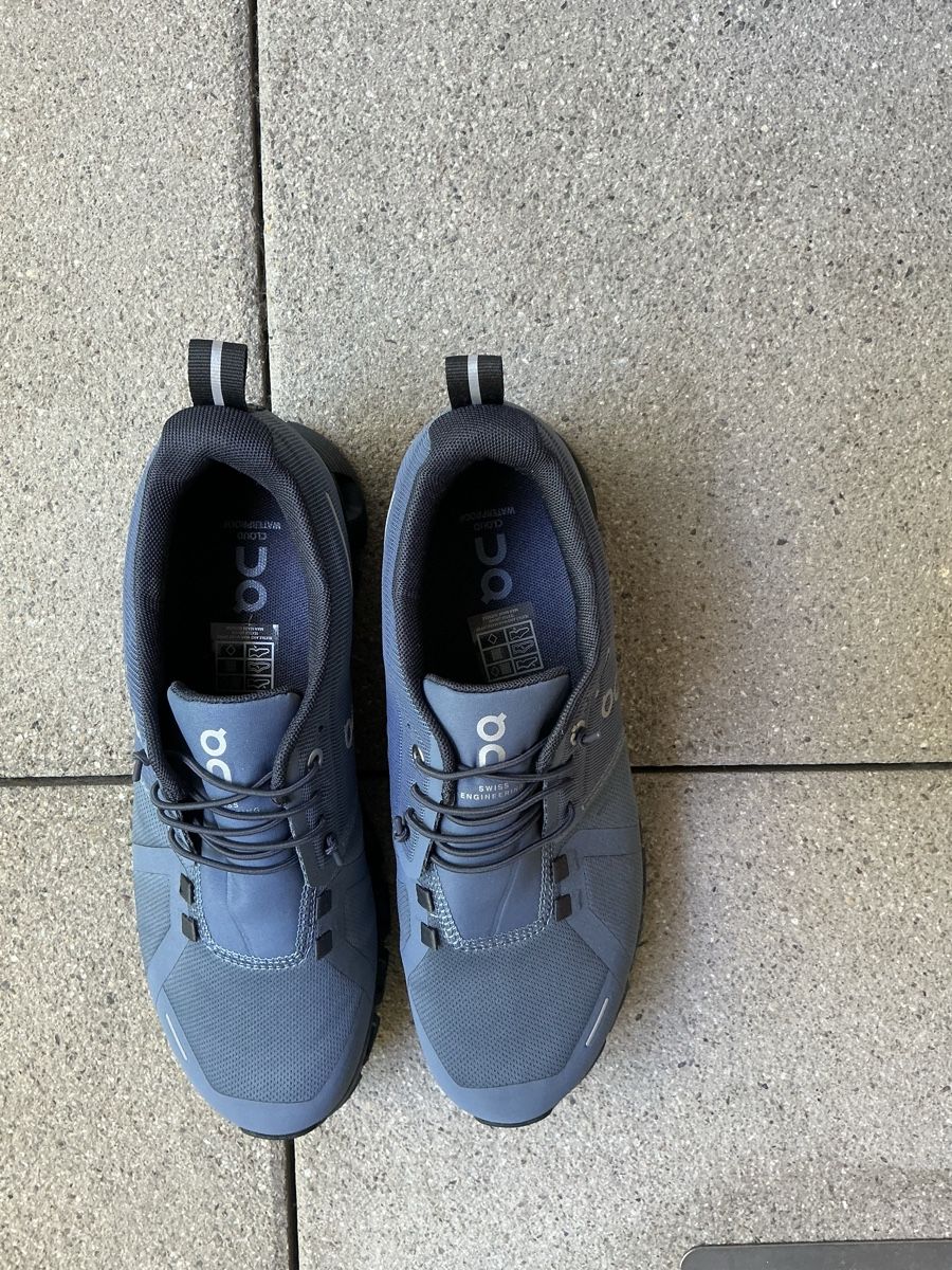 On Chaussures hommes: ON Cloud Waterproof Laufschuhe Grösse 40.5 neu – D'occasion à Kriens par sunny9193 1