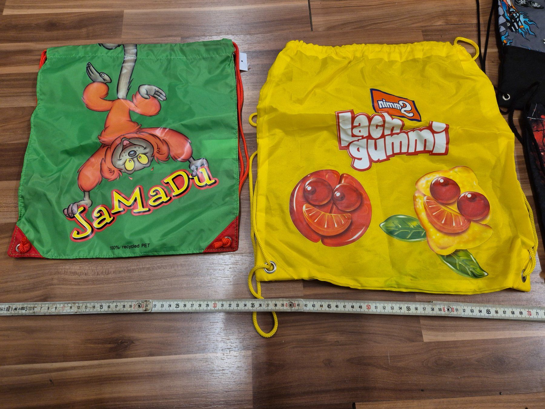 Zaini: Jamadu oder Nimm2 Lachgummi Turnbeutel, K19 – Usato da Schwarzenburg venduto da Flamingo07 1