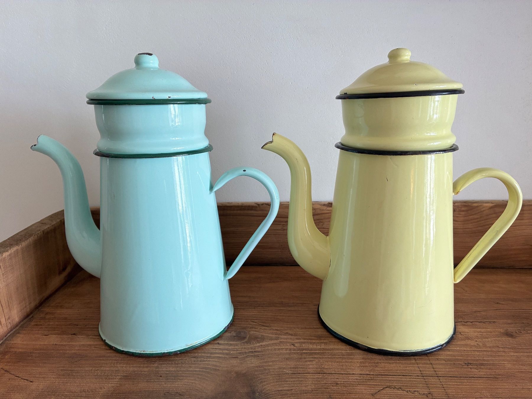 Théières: Zwei alte Emaille Kaffeekannen – D'occasion à Steffisburg par Reitschel5 5