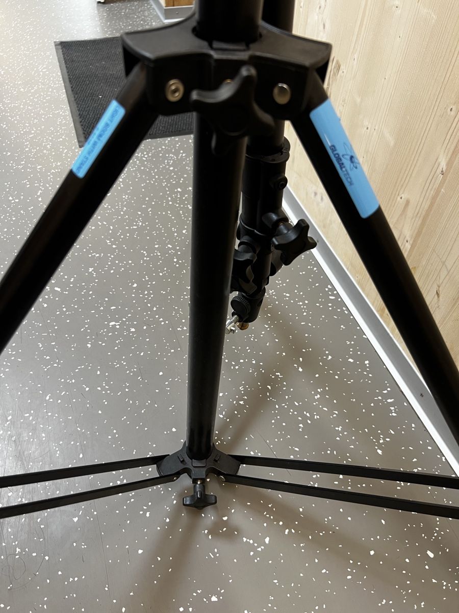 Treppiedi & Teste: Global Tech Lampenstativ E5110 – Usato da Winterthur venduto da gue_yf9d 5