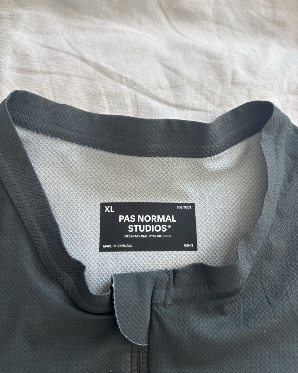 Pas Normal Studios Canottiere & Pantaloni: Maillot PAS NORMAL STUDIOS – Usato da Pâquier-Montbarry venduto da dloic_ 3