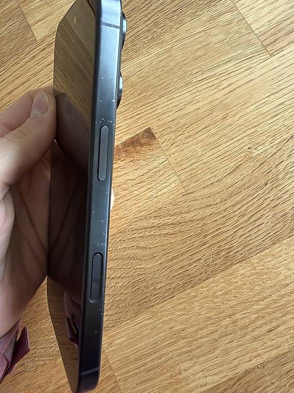 Portables: IPhone 16 pro 128 GB – Défectueux à Dietikon par 3l1an3 1