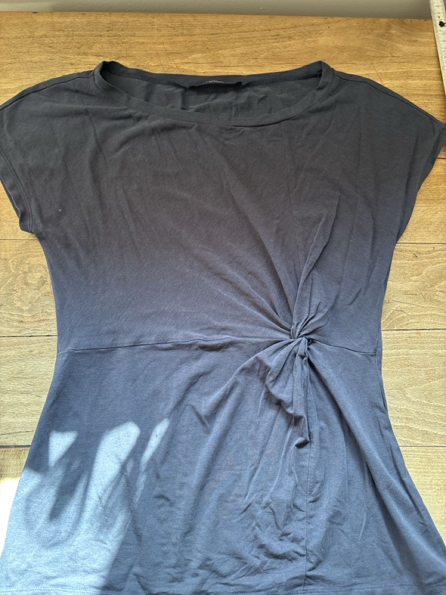 Max Mara T-shirts: MAX MARA WEEKEND t-shirt S – D'occasion à Arbaz par nin_zqc6