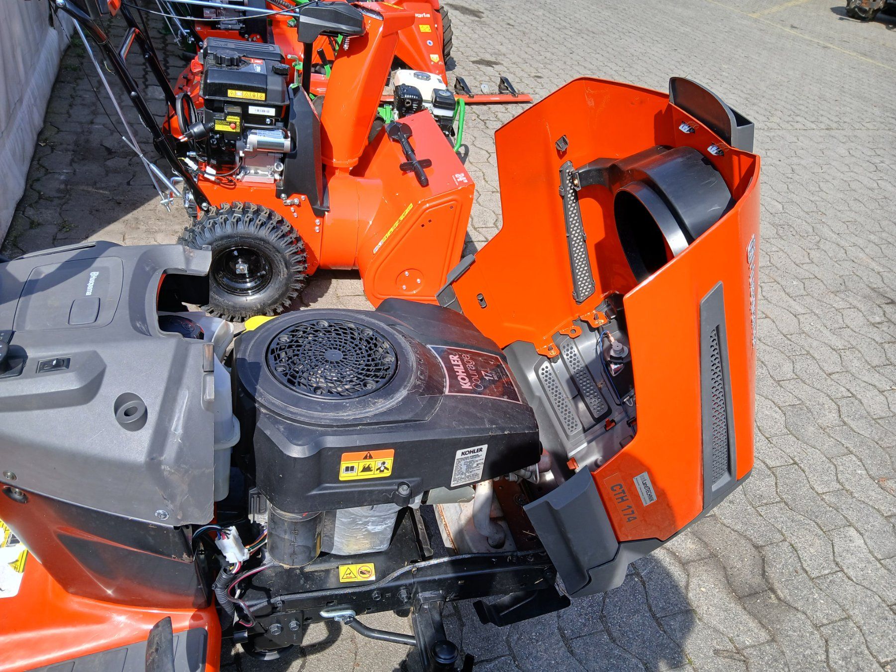 Husqvarna Rasenmäher: Rasentraktor Husqvarna CTH174 – Gebraucht aus Münchenwiler von Zellerbarbara 7