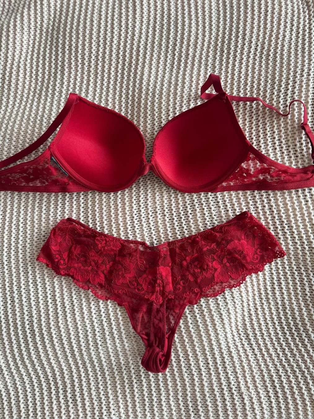 Altra biancheria intima: Ensemble lingerie rouge – Usato da Montreux venduto da Izapechee 2