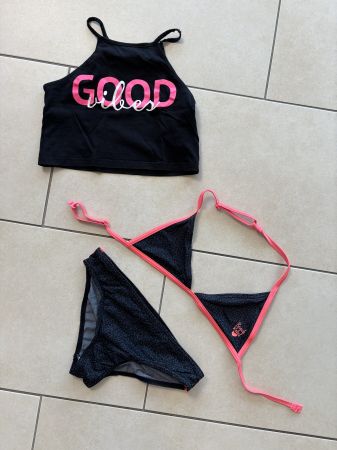 Bikini und Top