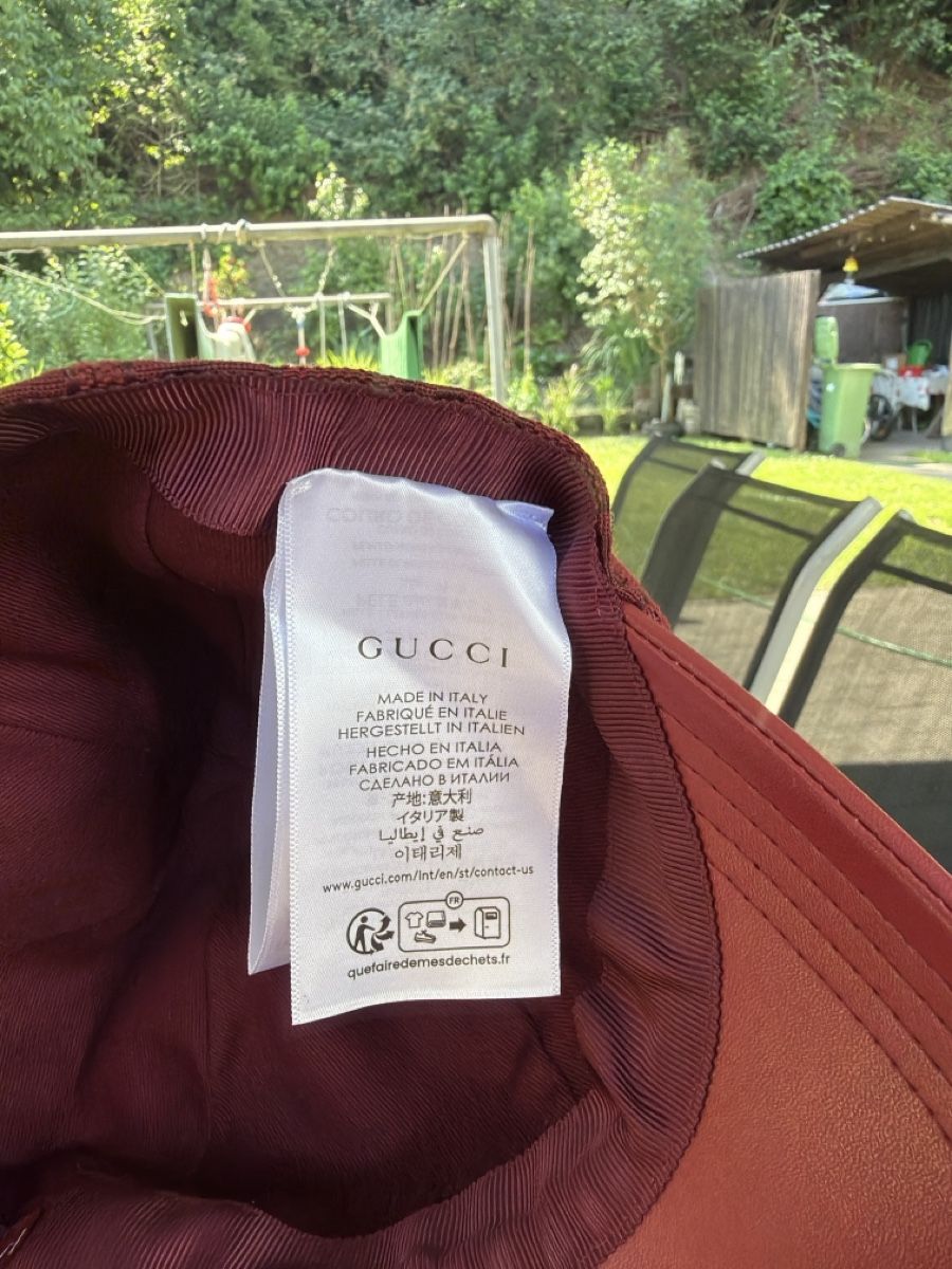 Altro in  Abbigliamento & Accessori: Gucci Red Cap 2026 Edition – Nuovo e nell'imballaggio originale da Aarau venduto da da_jov 2
