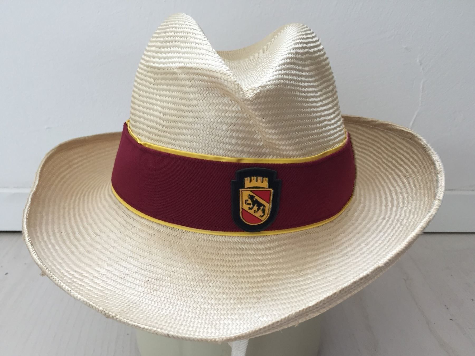 Uniformi: Damen-Uniformmütze Stapo Bern – Usato da Volketswil venduto da zwitsch33