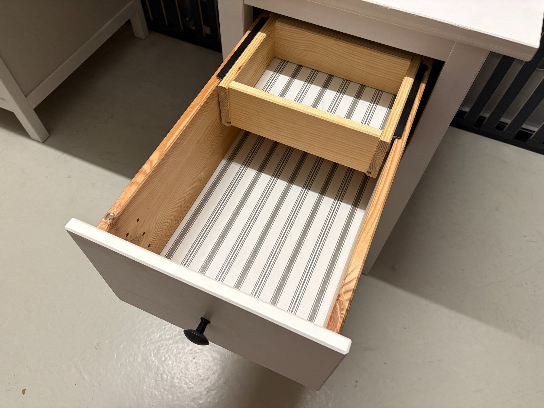 Ikea Scrivanie: Schreibtisch weiss IKEA HEMNES – Usato da Oetwil am See venduto da Fastclicker 2
