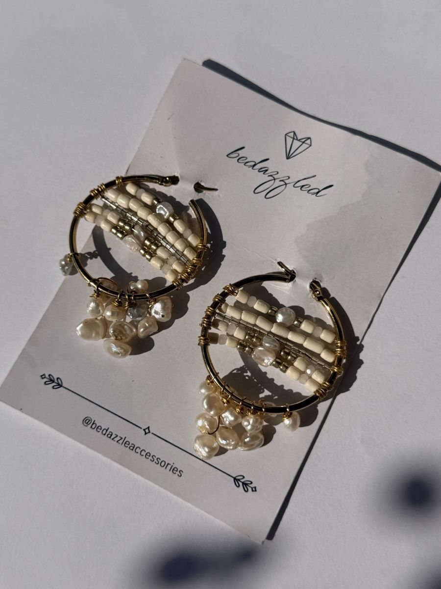Orecchini pendenti & Orecchini a lobo: Bedazzled Creolen mit echten Perlen NEU – Difettoso da Brütten venduto da Rod816 1