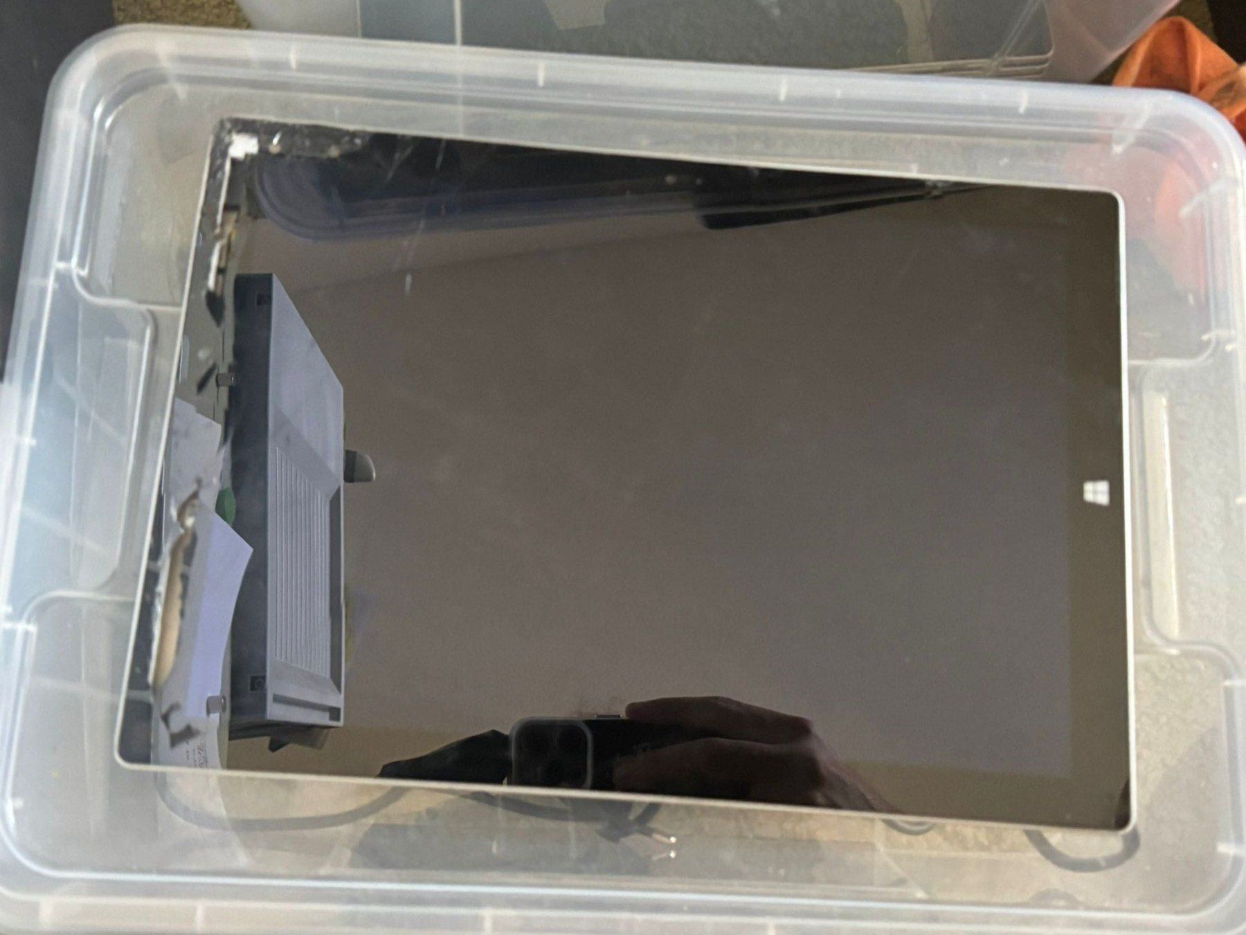 Microsoft Tablet PC:  Surface Pro 3 - 64GB !! Ungeprüft !! – Difettoso da Olten venduto da HoYa01
