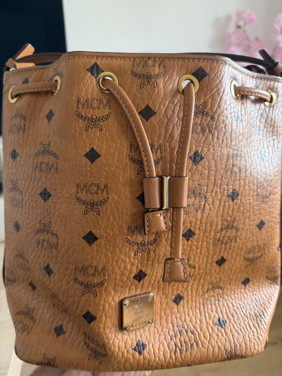 Borse da donna: MCM Beuteltasche Cognac Monogramm gebraucht – Usato da Brüttisellen venduto da xMarlon