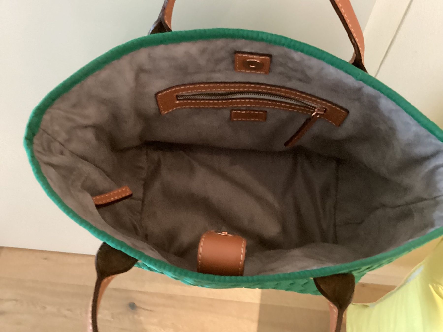 Taschen für Damen: Handtasche grün – Neu und originalverpackt aus kloten von sabitaurskahomestyli 4