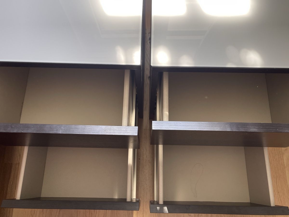 Comodini: 2x Ikea Malm Kommode schwarz mit Glasplatte weiss – Usato da Rapperswil SG venduto da Jule1410 7