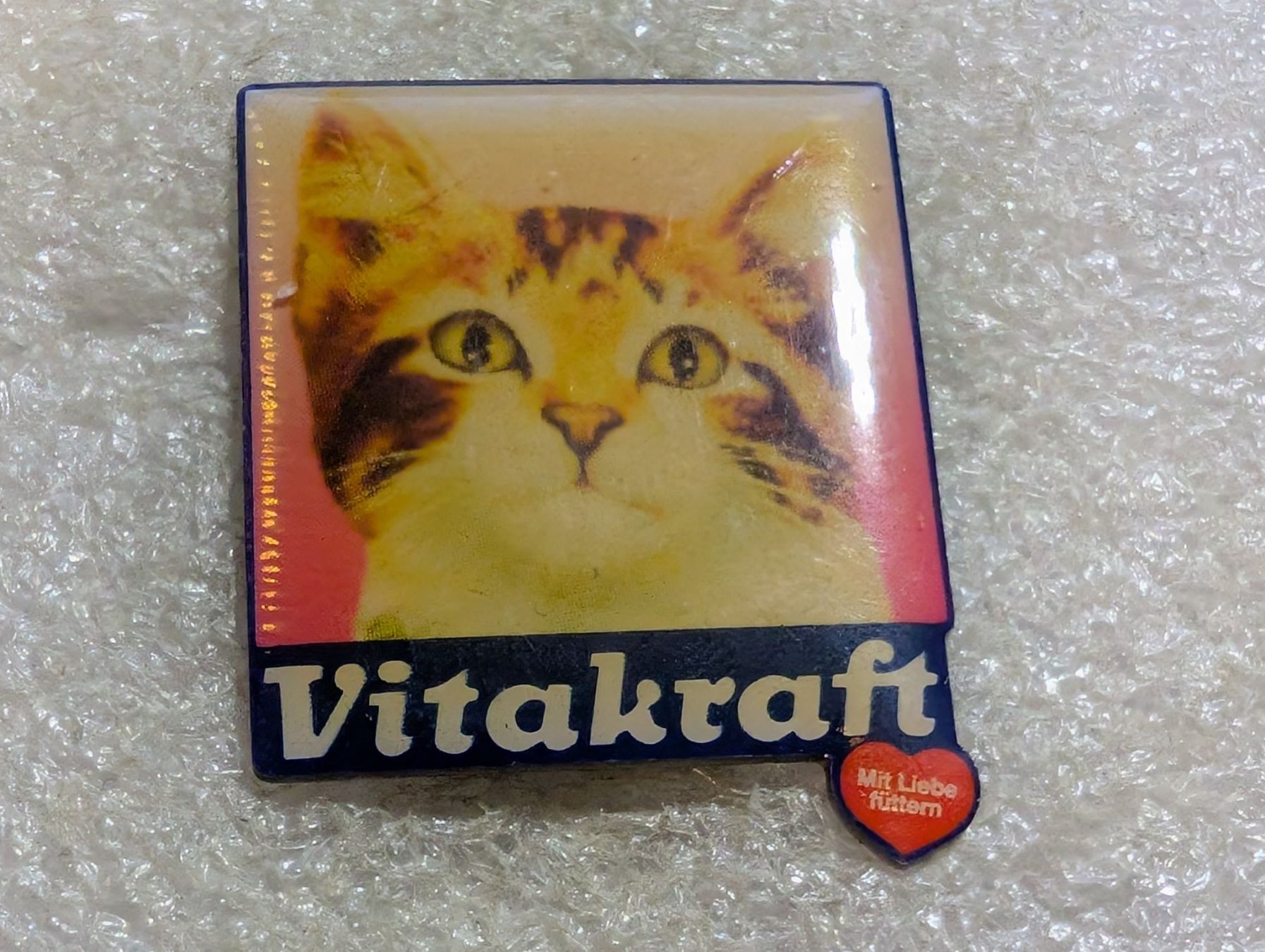 Plaquettes & Badges: Ansteckpin 107: Vitakraft – D'occasion à Oppligen par Pin-Fall-Shop