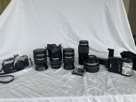 Olympus OM-2 Analogkamera mit 4 Zuiko-Objektiven u. Zubehör