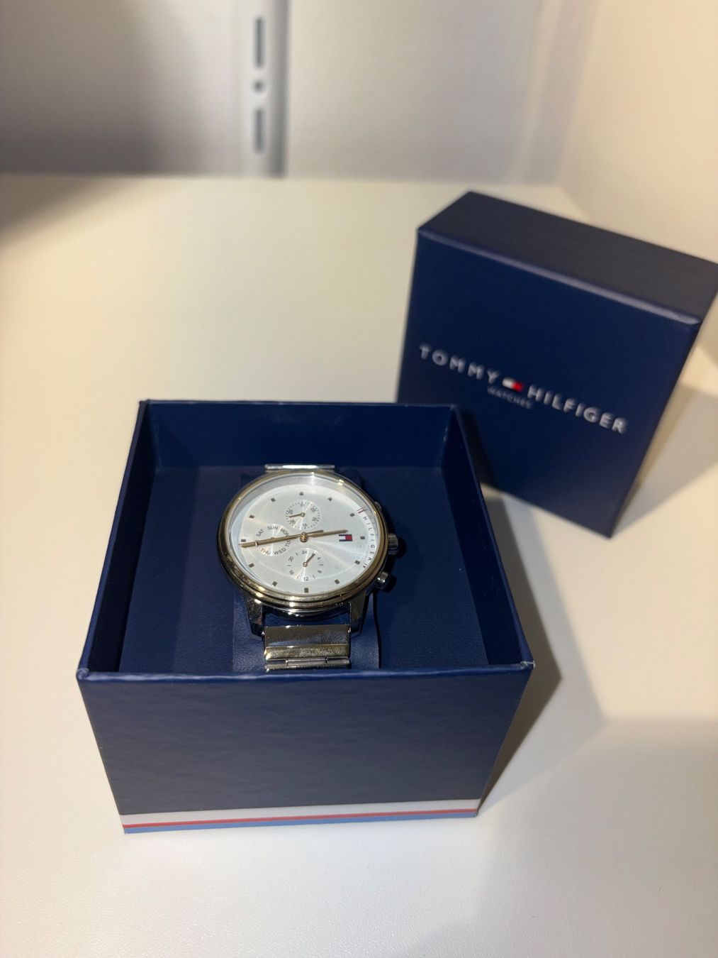 Tommy Hilfiger Orologi: TOMMY HILFIGER DAMEN UHR – Nuovo e nell'imballaggio originale da Zürich venduto da LIQUIDATOR.CP