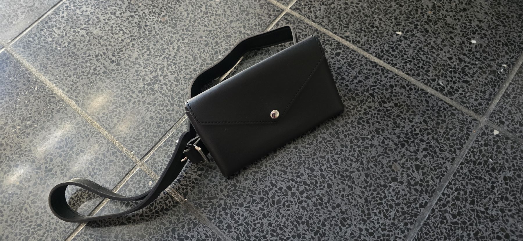 Taschen: SECOND HAND Gurt-Tasche Schwarz – Gebraucht aus Seuzach von Verano_2026
