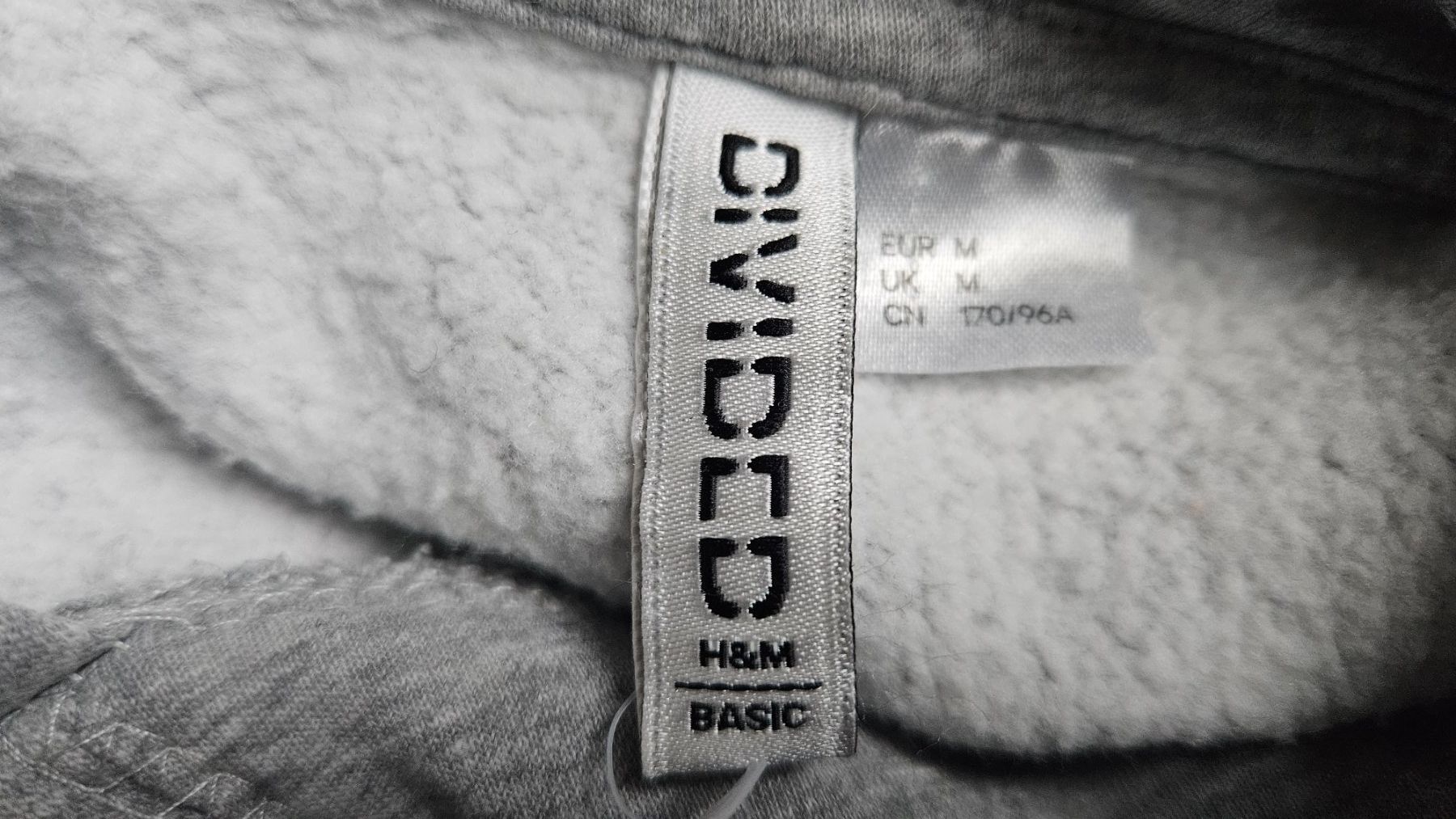 H&M Maglioni & Felpe: Kapuzenpullover – Usato da Münchenbuchsee venduto da Yothu 2