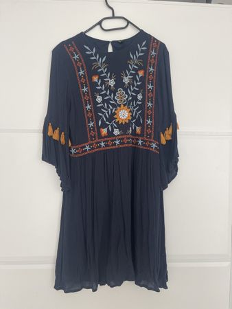 Kleid Y.A.S dunkelblau bestickt mit Fransen Grösse L