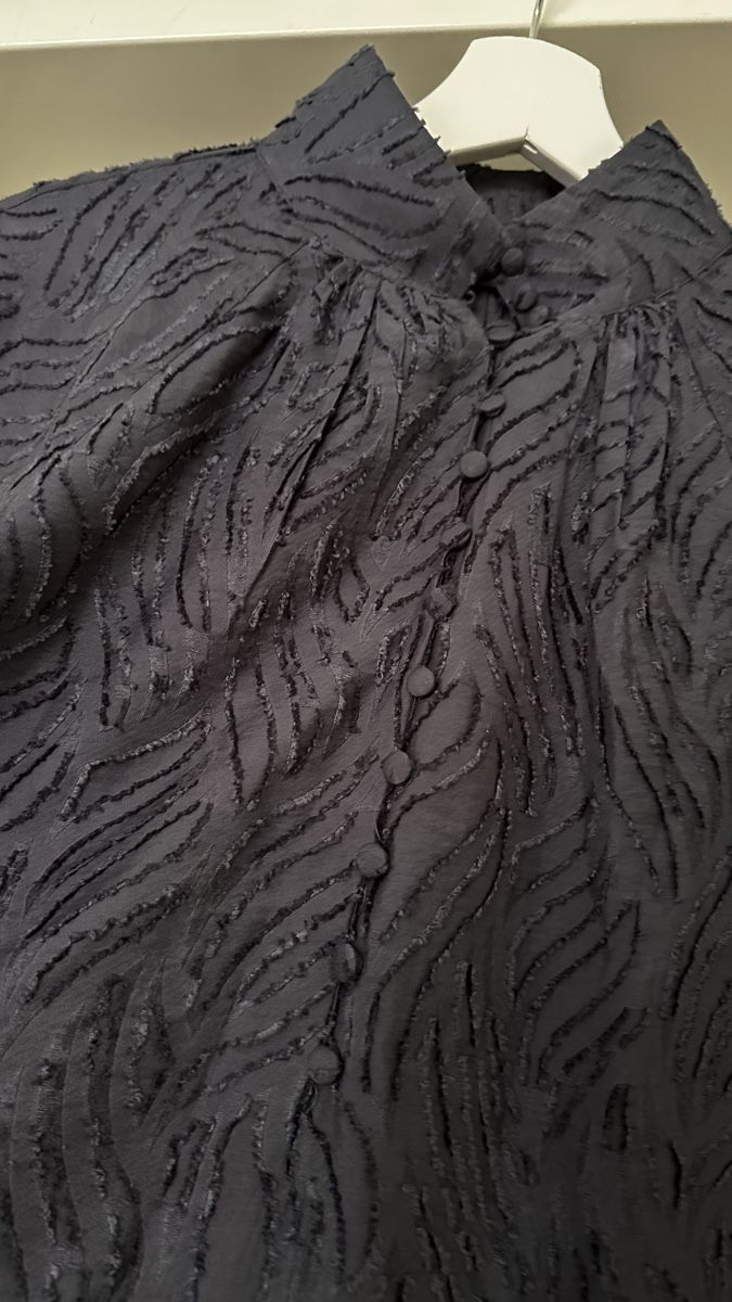 Blusen: Elegant Textured Blouse – Gebraucht aus Zürich von KrisZH 1