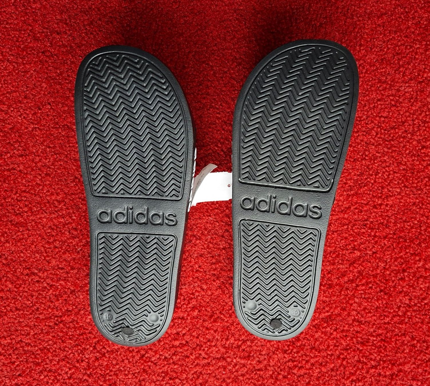 Adidas Herrenschuhe: Adiletten schwarz Adidas Gr. 44 – Neu und originalverpackt aus Küssnacht am Rigi von AutoVilla 1