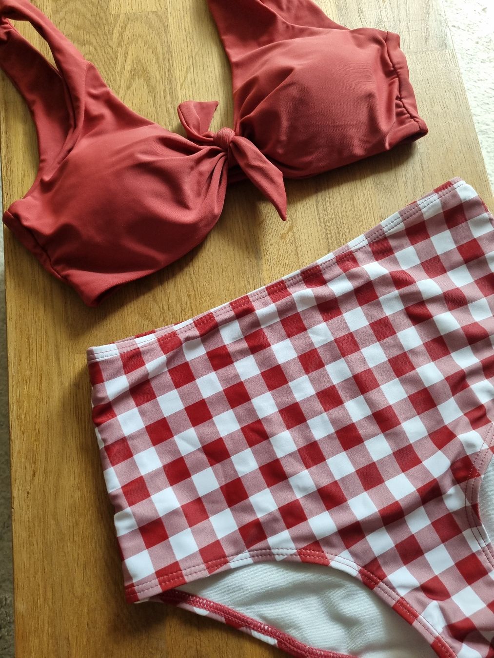 Maillots de bain & Bikinis: Bikini Set Red Gingham – Neuf avec emballage d'origine à Aigle par Smagbrelle18 1