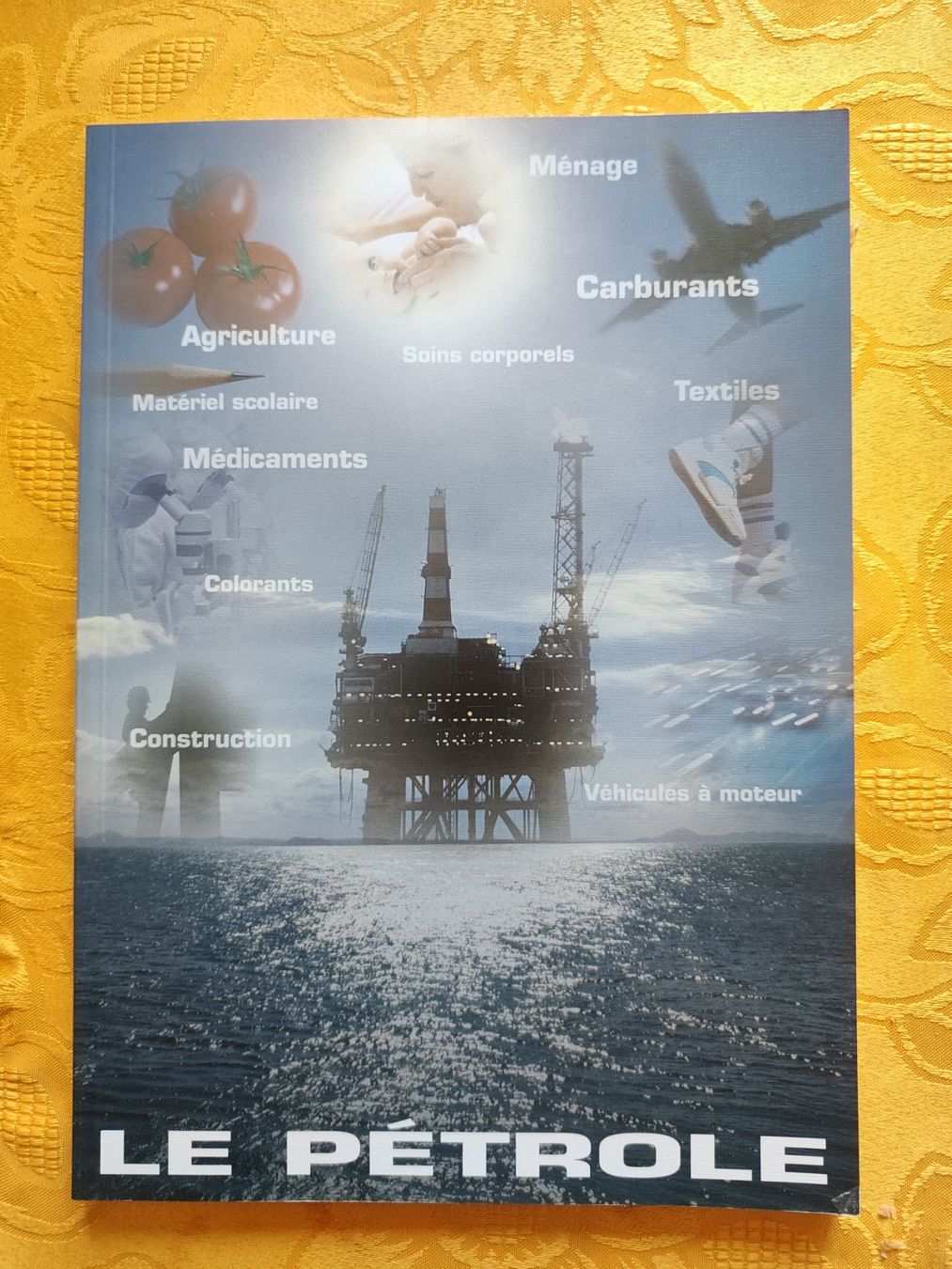 Libri: "Le Pétrole" Livre éducatif 2001 – Usato da Vulliens venduto da cochise0