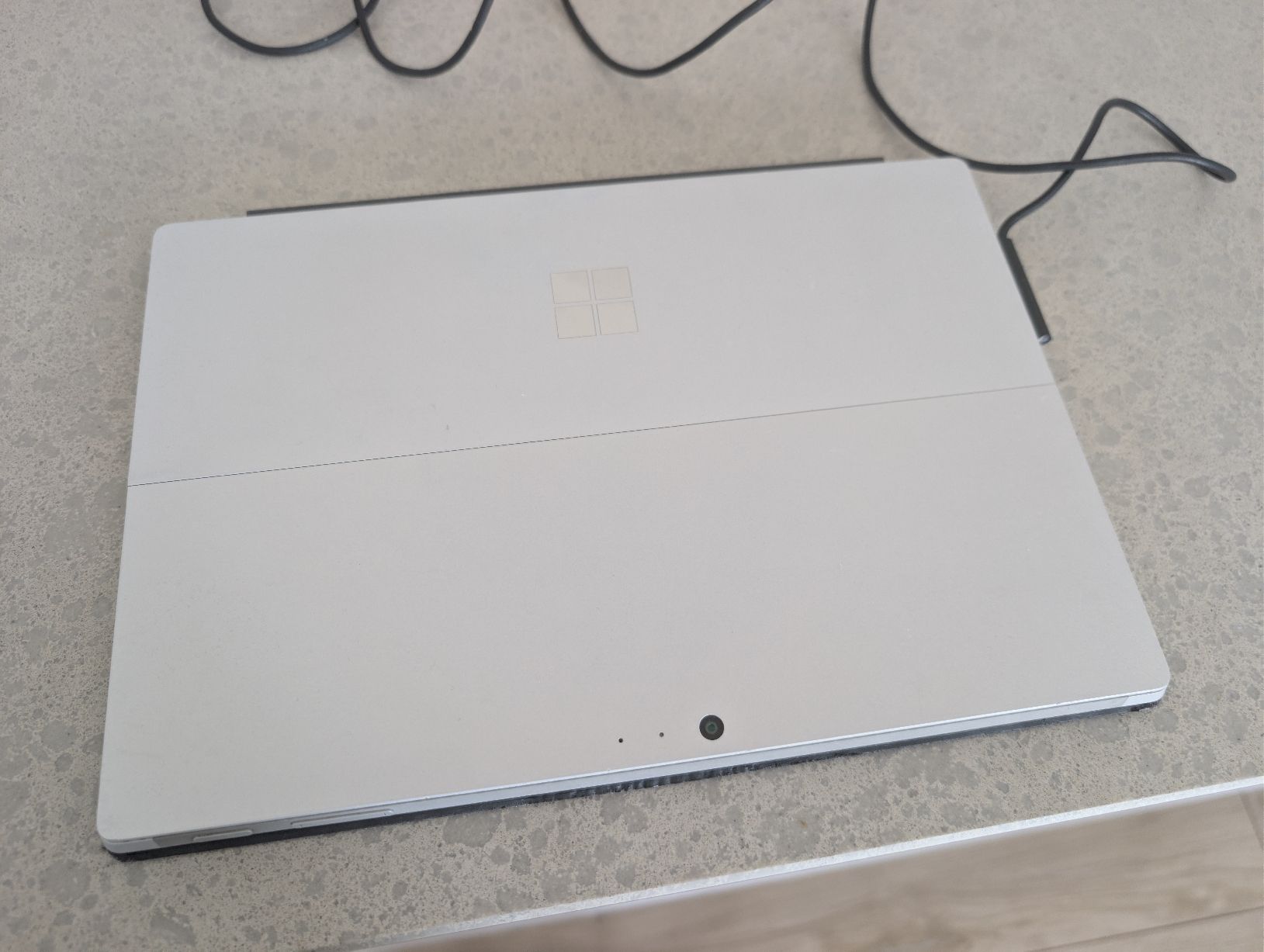 Microsoft Tablettes PC: Microsoft Surface Pro 4 mit Windows 11 Pro – D'occasion à Wynau par Ralpha1 1