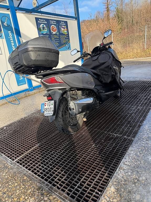 Scooter: Honda nss 300a gris – Usato da Lausanne venduto da ale_2ypd 1