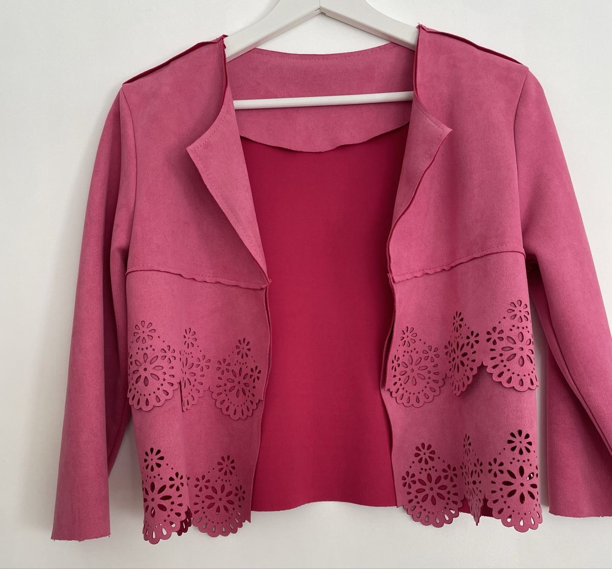 Giacche: Pinke Blazer Jacke mit Lochmuster – Usato da St. Moritz venduto da cri_h9tt 2