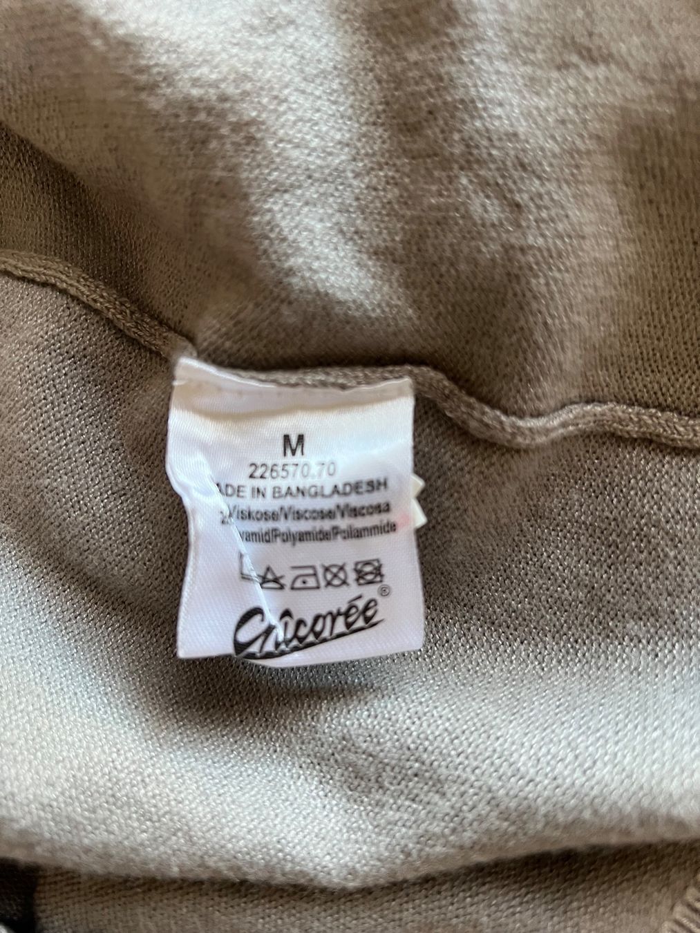 Maglioni & Felpe: Damen Shirt Pullover mit Kette, Grösse M, Viskose – Usato da Ruggell venduto da Malbuntiger01 1