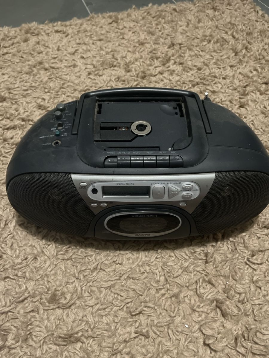 Sanyo Lettore multimediale & Streamer: Sanyo MCD-Z260F Ghettoblaster – Difettoso da Unterkulm venduto da AnoliOccasion