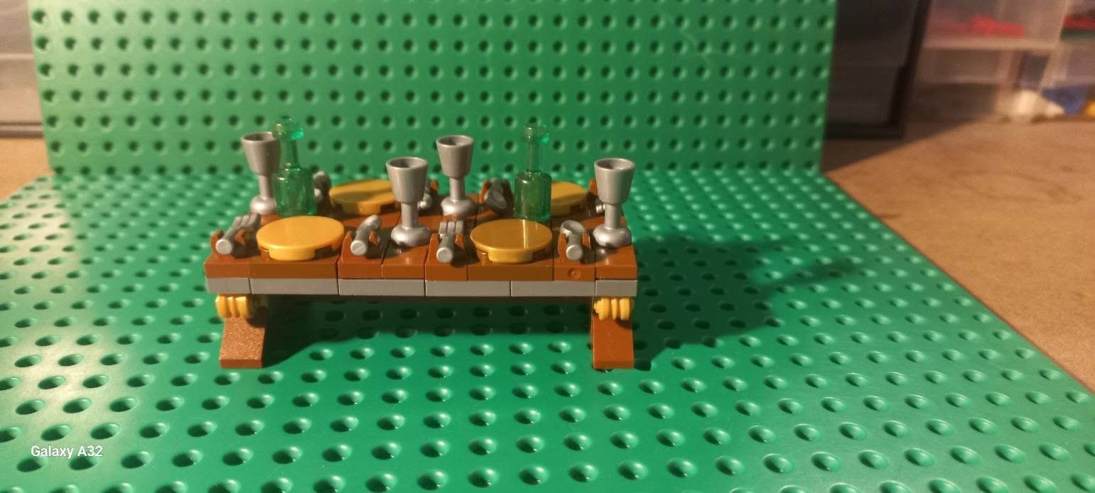 Lego Spielzeuge: La table à manger médiévale Lego – Gebraucht aus La tour de treme von Legocreation82 2