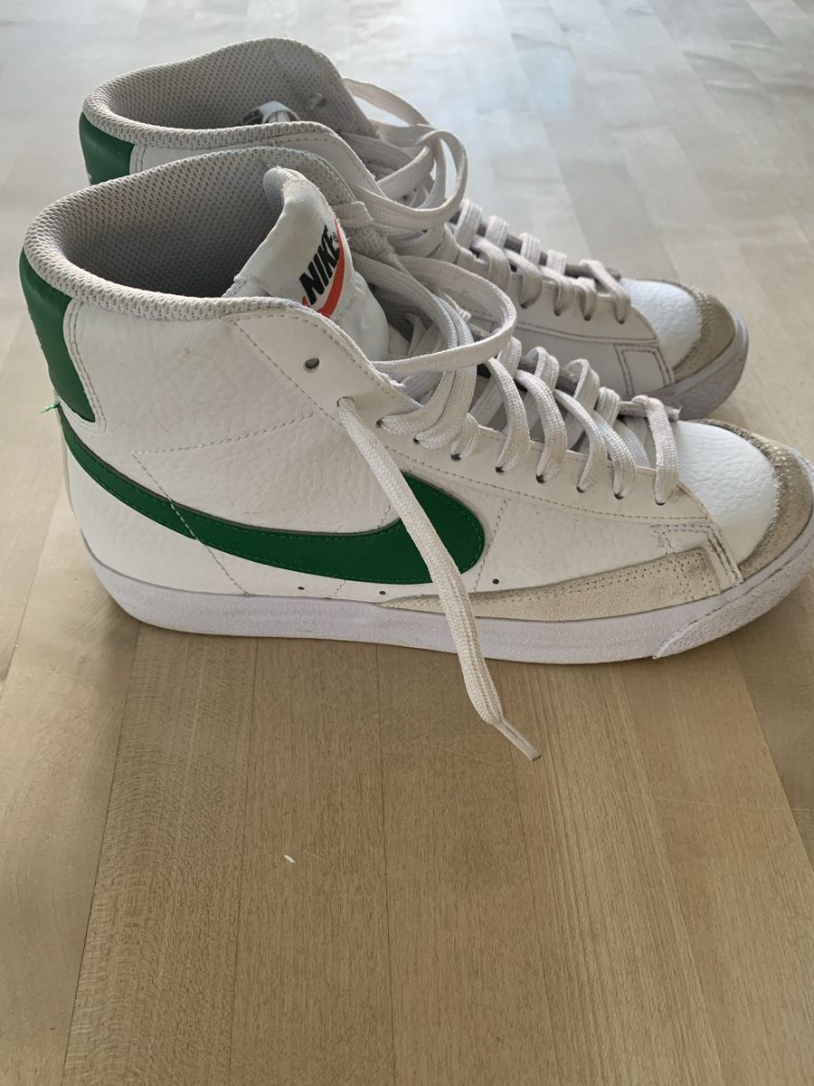 Nike Scarpe da uomo: Nike Blazer Mid 77-White Pine Green (GS) – Usato da Niederhasli venduto da Daumeier