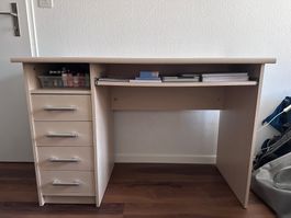 Schreibtisch
