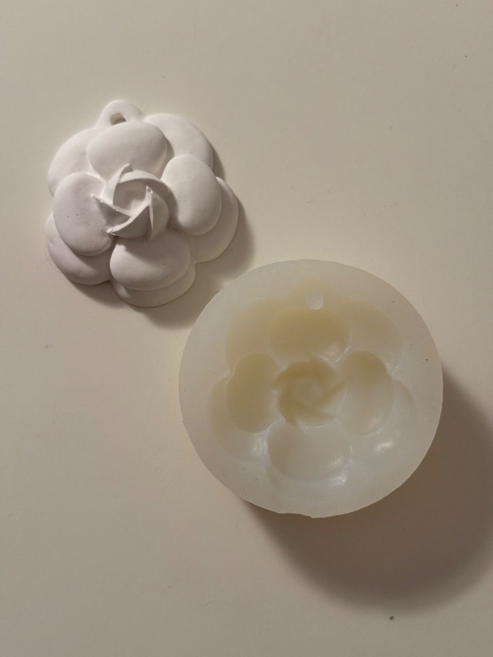 Schablonen: Silikonform / Giessform Chanel Blume Camelia – Gebraucht aus Solothurn von Vintage87
