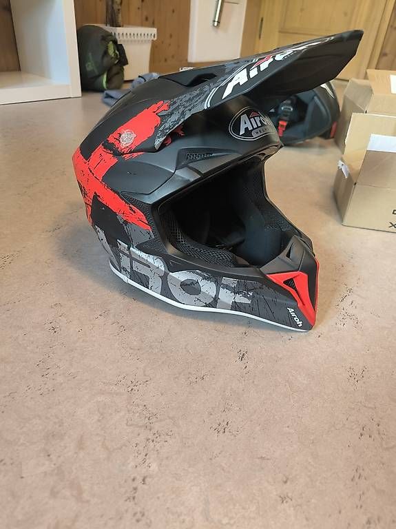 Helme & Visiere: Airoh Motorradhelm – Gebraucht aus Ebikon von Valerie010 1